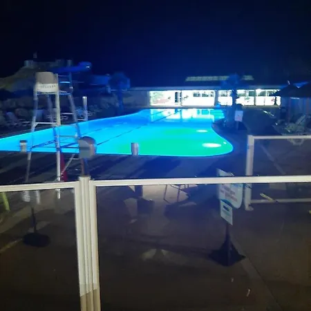 Les Charmettes: Spacious Mobile In 4-star Leisure Village Campsite *