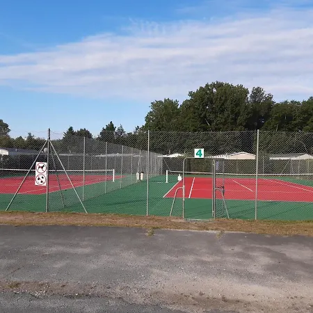 Les Charmettes: Spacious Mobile In 4-star Leisure Village Campsite