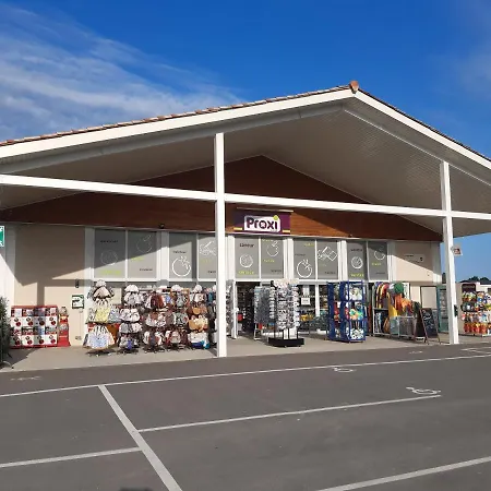 Campsite Les Charmettes: Spacious Mobile In 4-star Leisure Village