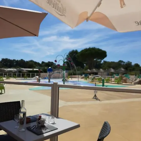 Les Charmettes: Spacious Mobile In 4-star Leisure Village * Les Mathes