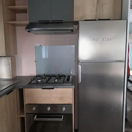 Les Charmettes: Spacious Mobile In 4-star Leisure Village Campsite *