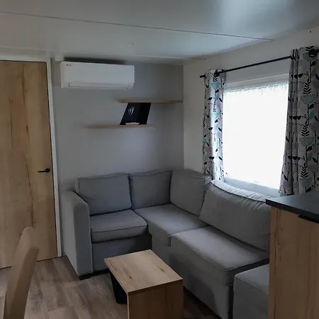 Les Charmettes: Spacious Mobile In 4-star Leisure Village Campsite *