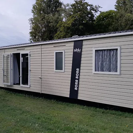 Campsite Les Charmettes: Spacious Mobile In 4-star Leisure Village *