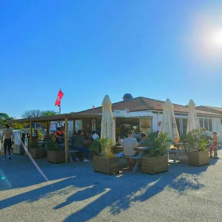 Campsite Les Charmettes: Spacious Mobile In 4-star Leisure Village *