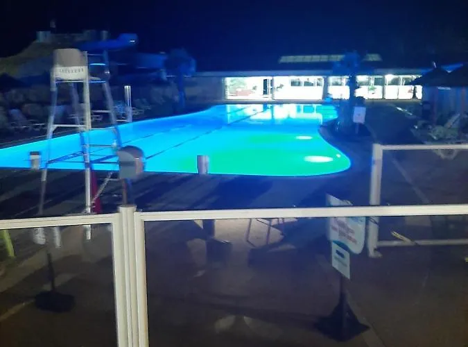 Les Charmettes: Spacious Mobile In 4-star Leisure Village Campsite *