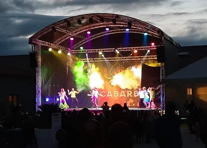 Les Charmettes: Spacious Mobile In 4-star Leisure Village Campsite Les Mathes