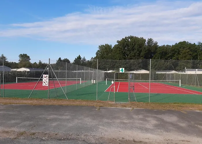 Les Charmettes: Spacious Mobile In 4-star Leisure Village Campsite