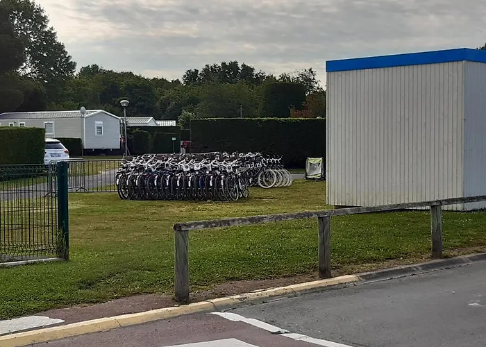 Les Charmettes: Spacious Mobile In 4-star Leisure Village Campsite *