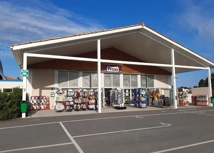 Campsite Les Charmettes: Spacious Mobile In 4-star Leisure Village