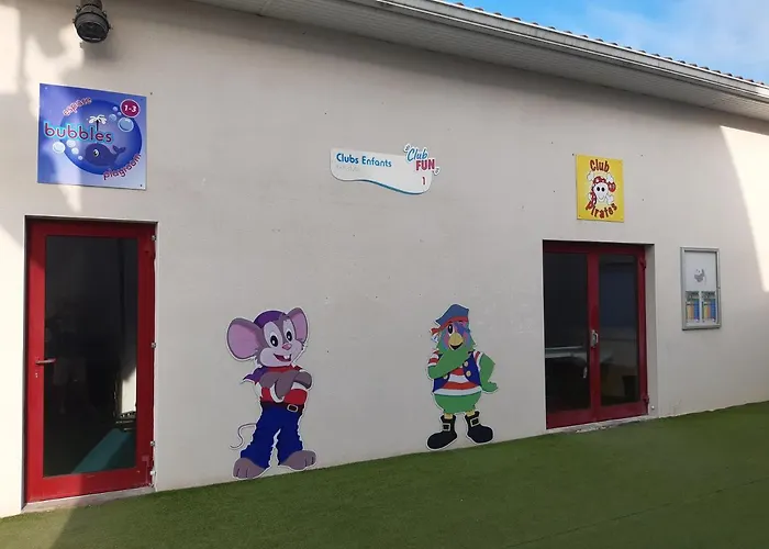 Campsite Les Charmettes: Spacious Mobile In 4-star Leisure Village