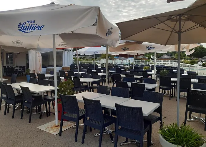 Les Charmettes: Spacious Mobile In 4-star Leisure Village Les Mathes