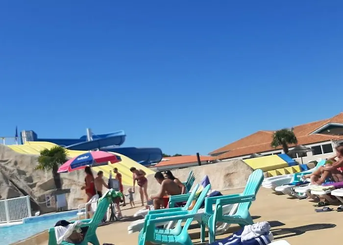 Les Charmettes: Spacious Mobile In 4-star Leisure Village