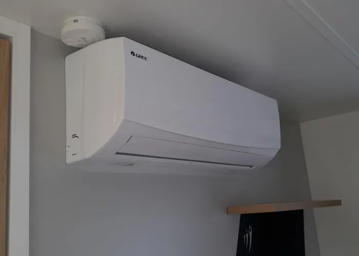 Les Charmettes: Spacious Mobile In 4-star Leisure Village Campsite