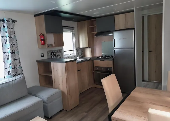 Les Charmettes: Spacious Mobile In 4-star Leisure Village Campsite