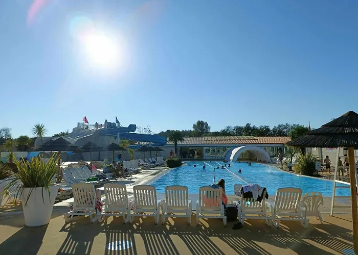 Campsite Les Charmettes: Spacious Mobile In 4-star Leisure Village Les Mathes