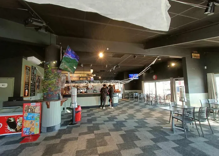 Les Charmettes: Spacious Mobile In 4-star Leisure Village Campsite Les Mathes