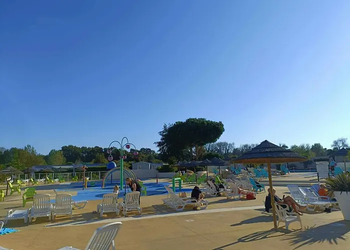 Les Charmettes: Spacious Mobile In 4-star Leisure Village *