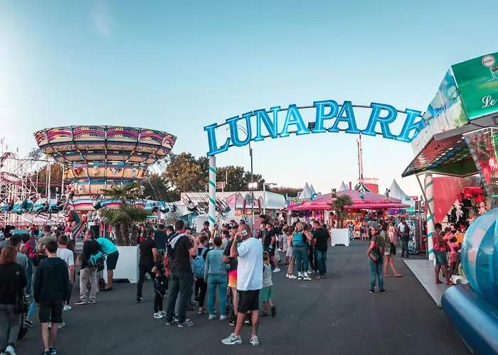 Les Charmettes: Spacious Mobile In 4-star Leisure Village Campsite