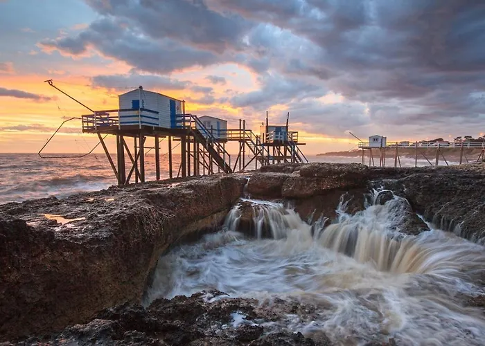 Les Charmettes: Spacious Mobile In 4-star Leisure Village Campsite Les Mathes
