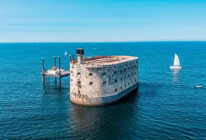 Campsite Les Charmettes: Spacious Mobile In 4-star Leisure Village Les Mathes